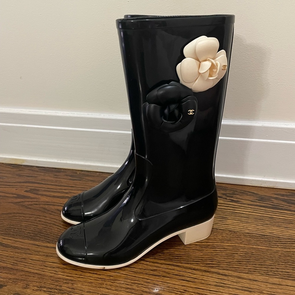 CHANEL Black Rain Boots with Cream Camellia Accent - Picture 10 of 10